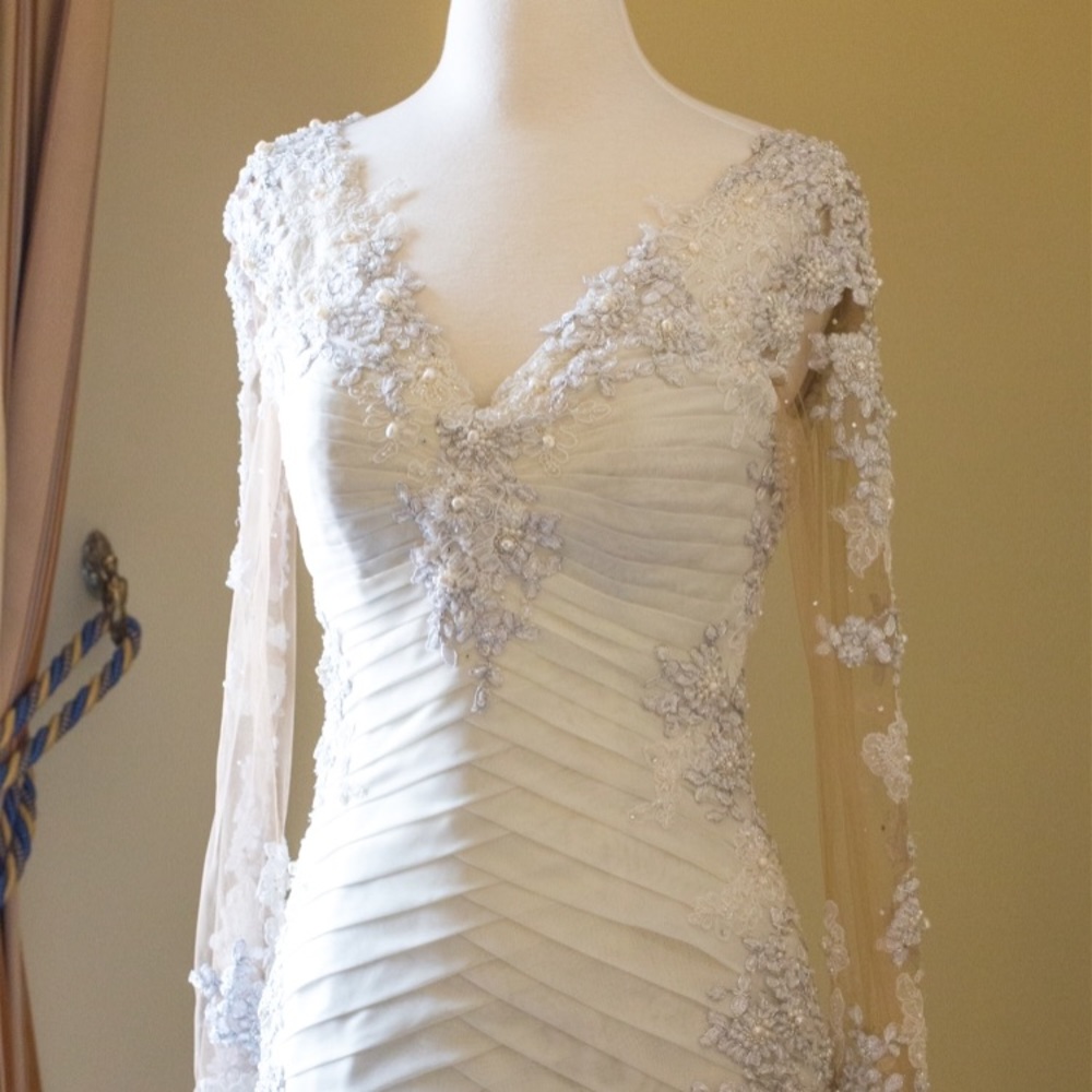 Oliver tolentino wedding dress